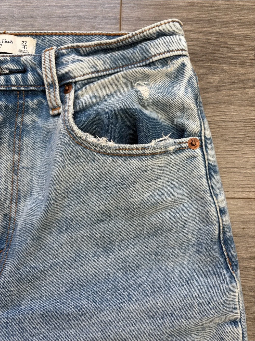 Abercrombie & Fitch Women’s 90s Straight Ultra High-Rise Jeans, Size 27 - Picture 5 of 6